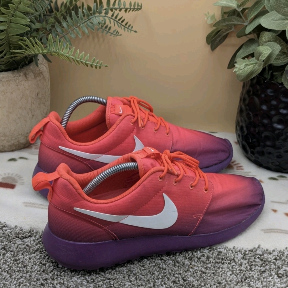 Nike Roche Run Women's Size 10 Running Shoes Purple Orange Casual Comfort